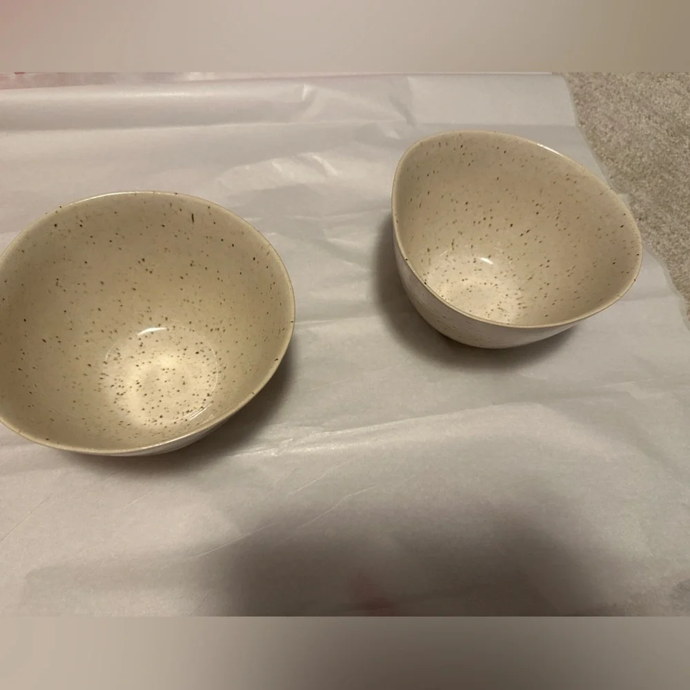 2 CRATE & BARREL WILDER SANDSTONE OATMEAL SPECKLED CEREAL BOWLS 6” DIAMETER